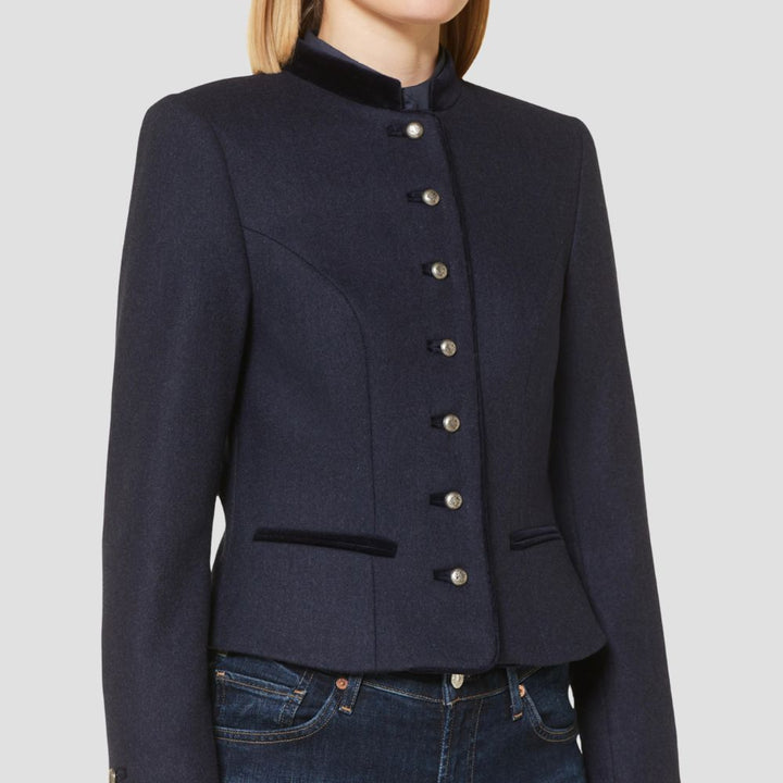  These affordable women’s Trachten jackets are ideal for German festivals. High-quality craftsmanship meets traditional design, making them a perfect festival choice.