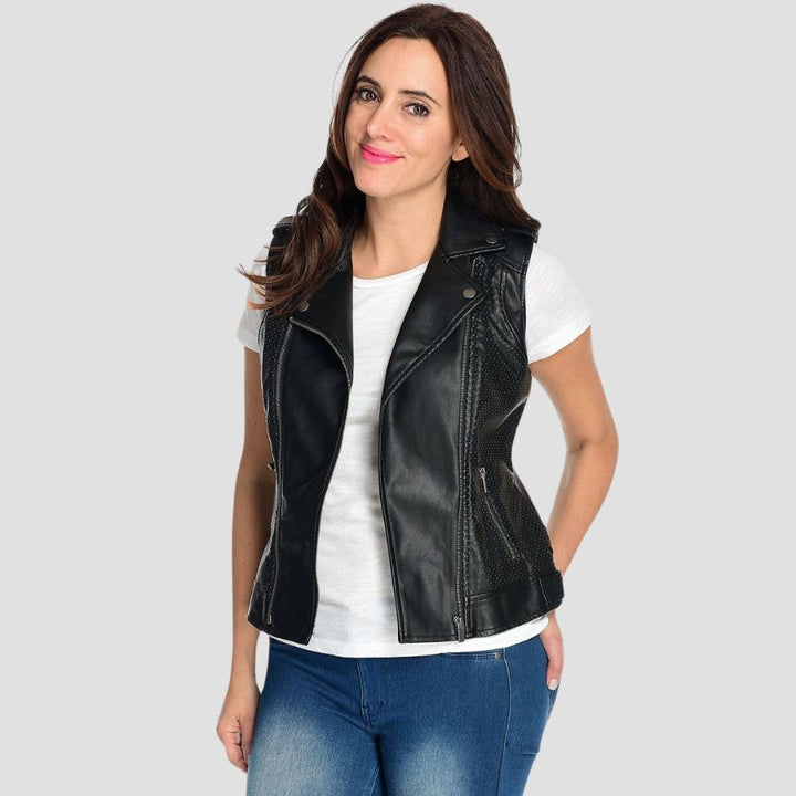 This premium women’s motorcycle leather vest combines edgy design with a chic flair, offering comfort and style for bold riders with a modern fashion sense.
