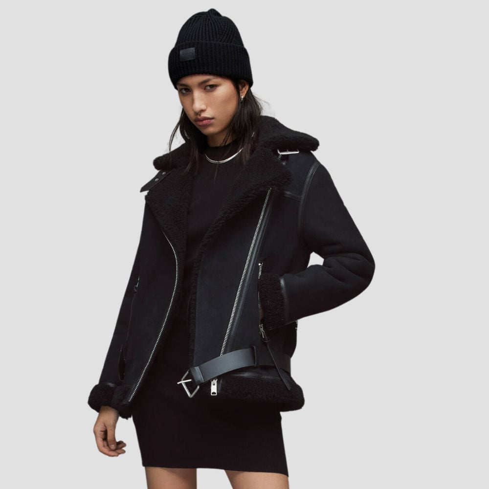  Make a statement with a women’s shearling leather jacket for bold winter style. The shearling lining adds warmth, while the leather exterior brings a touch of chic sophistication.