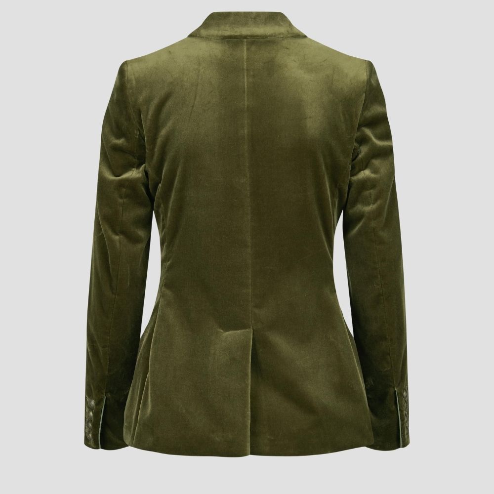 Add a German touch to your wardrobe with this casual women’s Trachten jacket. Designed for a relaxed, stylish look, it’s perfect for both casual events and daily wear.