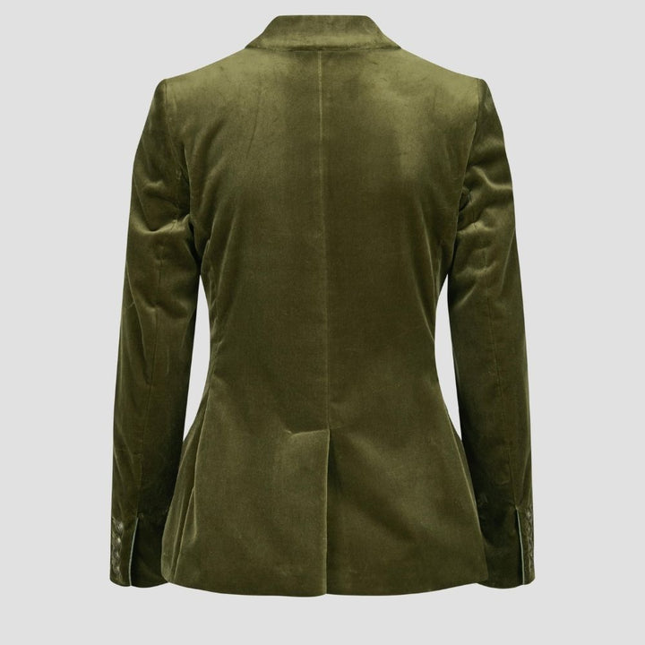 Add a German touch to your wardrobe with this casual women’s Trachten jacket. Designed for a relaxed, stylish look, it’s perfect for both casual events and daily wear.