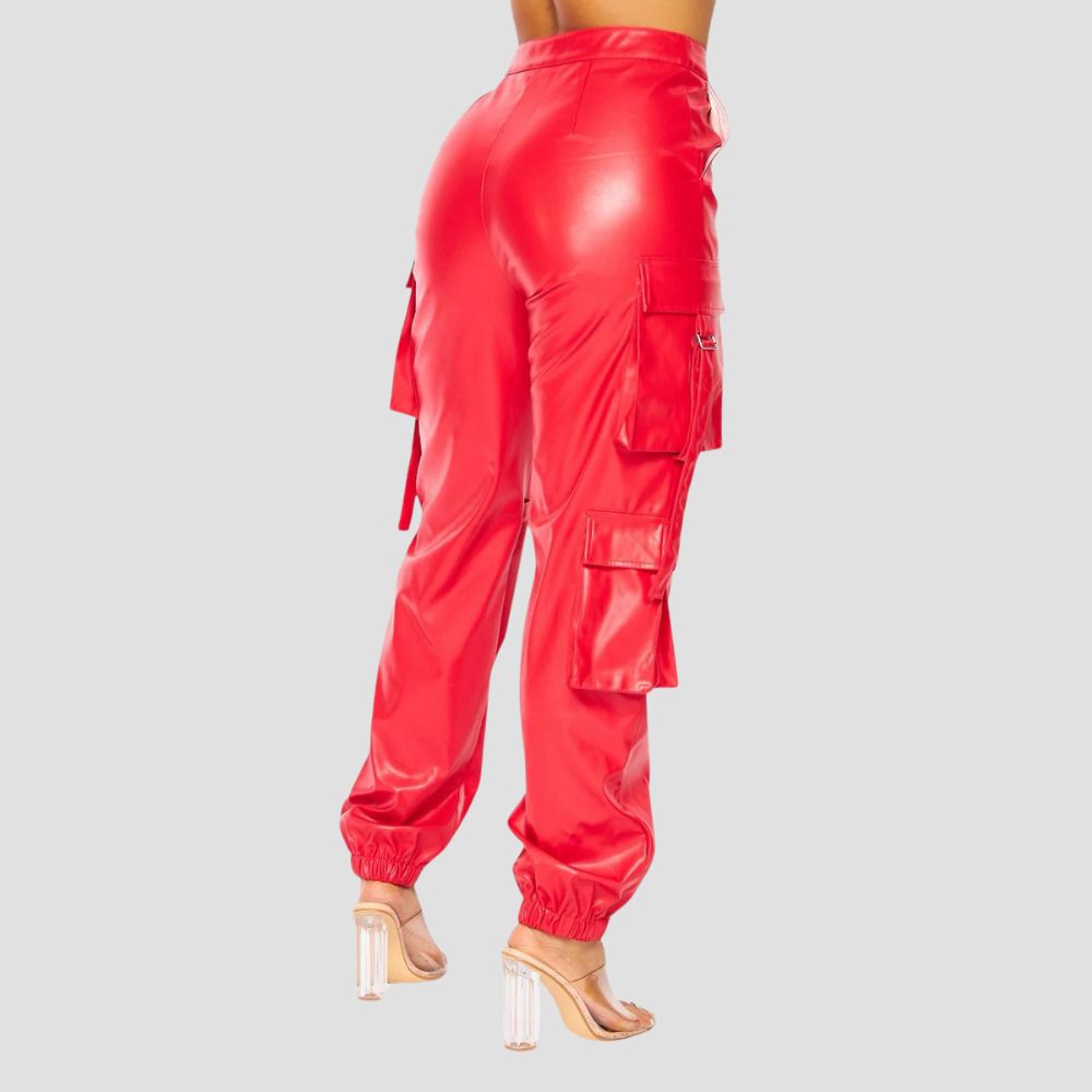 Crafted with a comfortable fit and sleek design, these women&