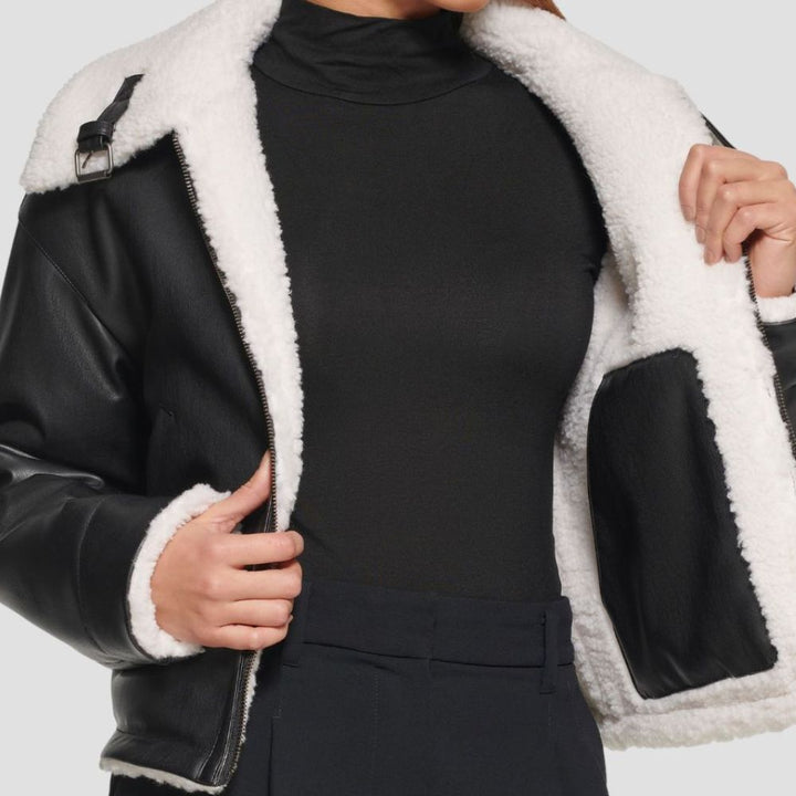 This stylish women’s fur leather jacket is designed for modern street fashion. The combination of plush fur and sleek leather makes it perfect for everyday chic looks.