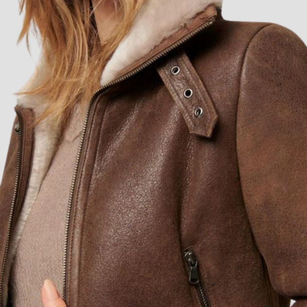 This chic shearling leather jacket for women is ideal for everyday winter wear. The plush shearling lining and durable leather provide comfort and stylish warmth.
