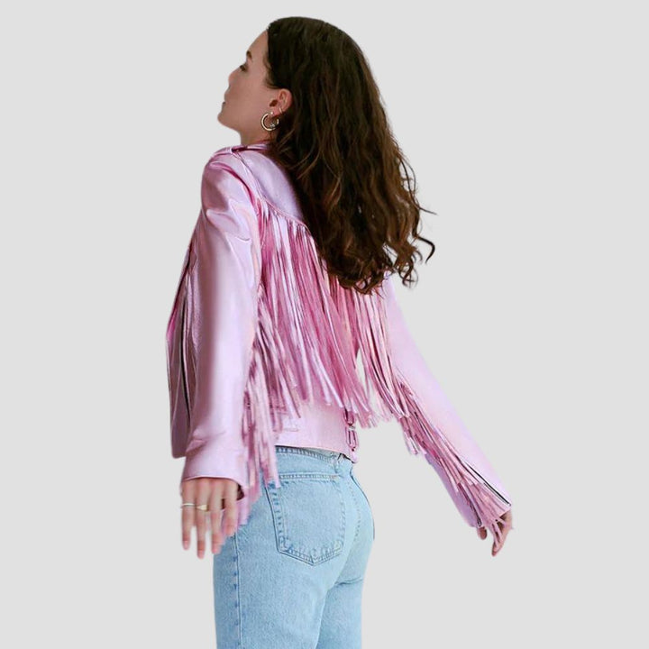 This women’s stylish metallic leather jacket with Western fringes is the perfect blend of edgy and Western-inspired design. The metallic leather and fringes make it a standout statement piece.