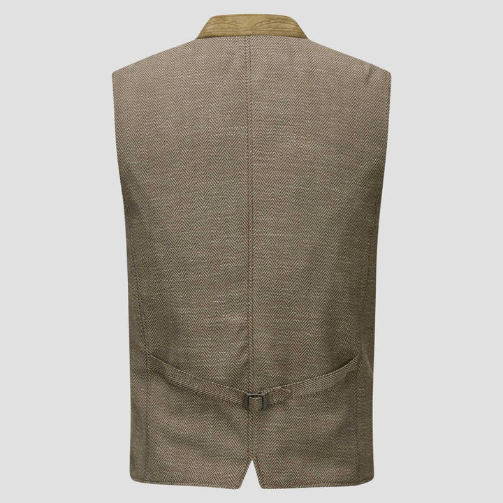 This men’s Trachten vest with intricate embroidery is the perfect choice for any cultural or folk festival, combining comfort and heritage.
