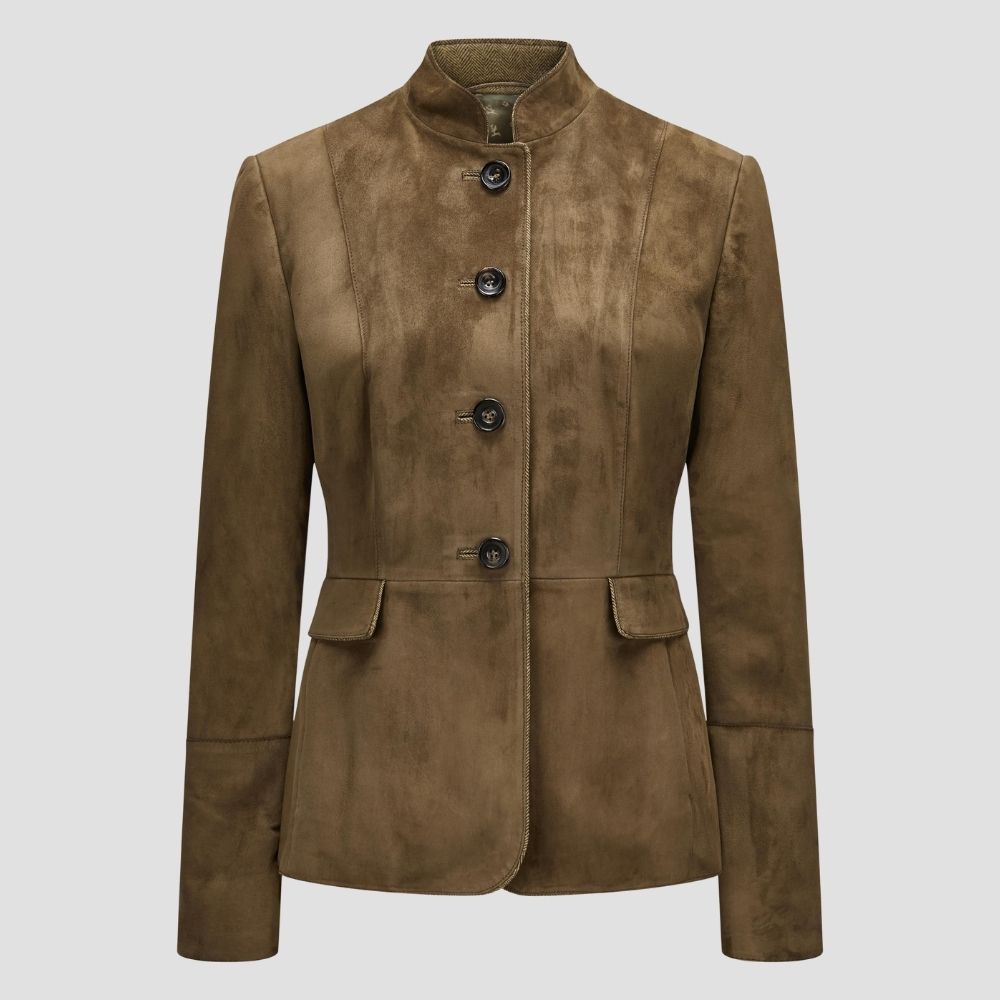 Shop elegant women’s suede Trachten coat for Bavarian celebrations. Crafted with luxurious suede, it combines tradition and sophistication for a stunning festive look.