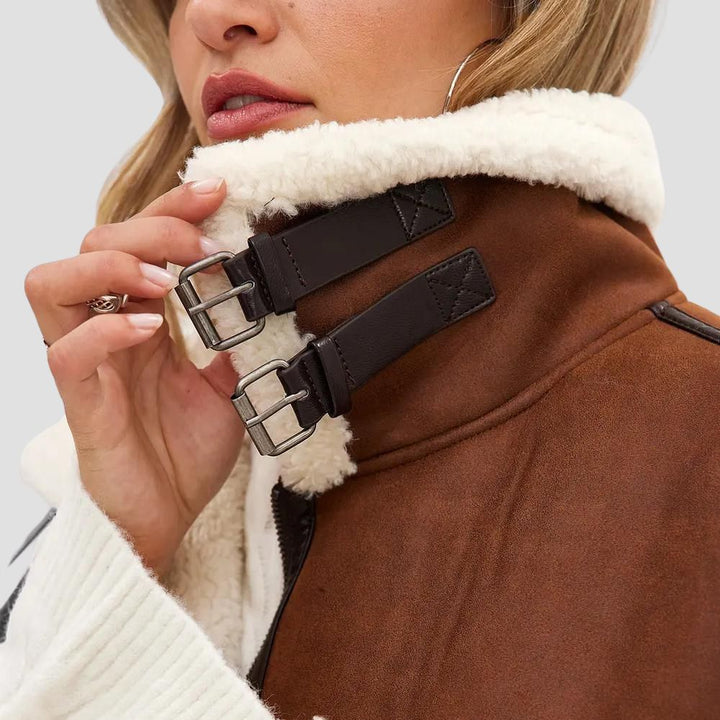 A stylish and warm women’s leather shearling vest, ideal for adding both comfort and chic fashion to any winter outfit.