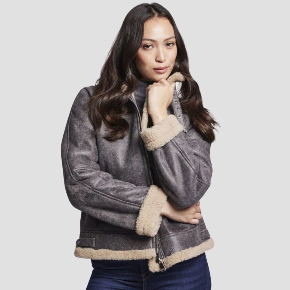This high-end fur-lined leather jacket for women is perfect for winter layering. Its plush fur lining and sleek leather exterior offer both comfort and sophistication.