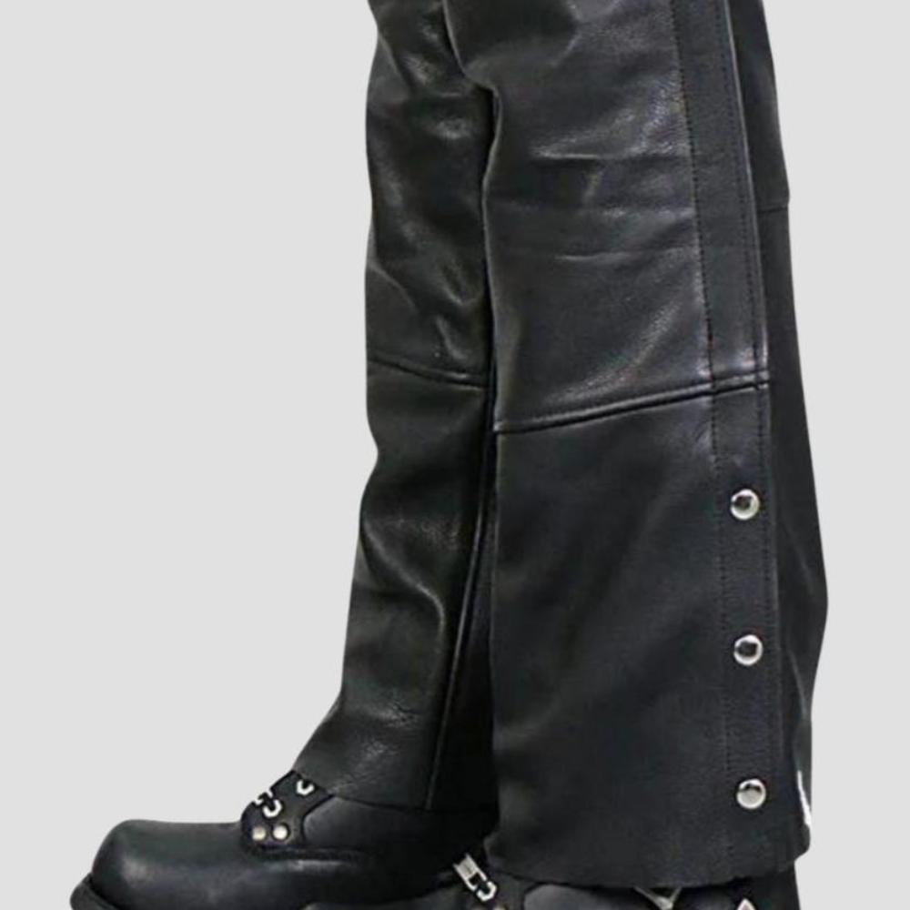 Ideal for riding and adventure, these men’s leather chaps provide comfort, durability, and classic style for all your outdoor pursuits