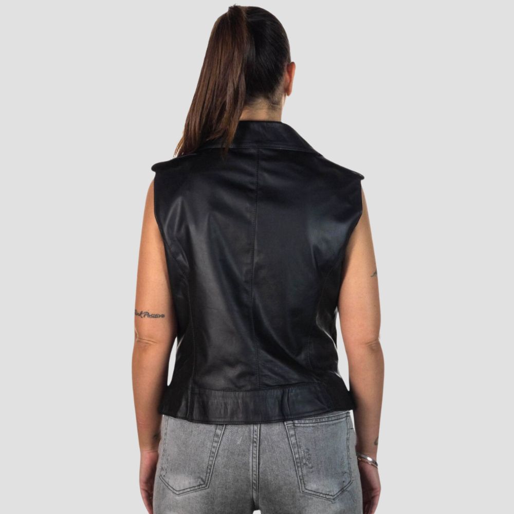 Edgy yet chic, this women&