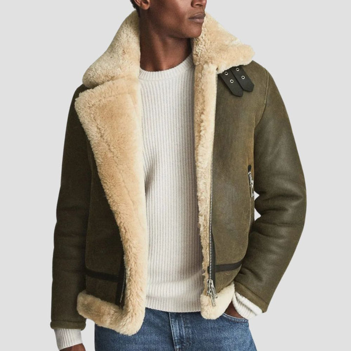 Perfect for layering, this lightweight Aviator B3 shearling jacket combines warmth with versatility for all your winter adventures.
