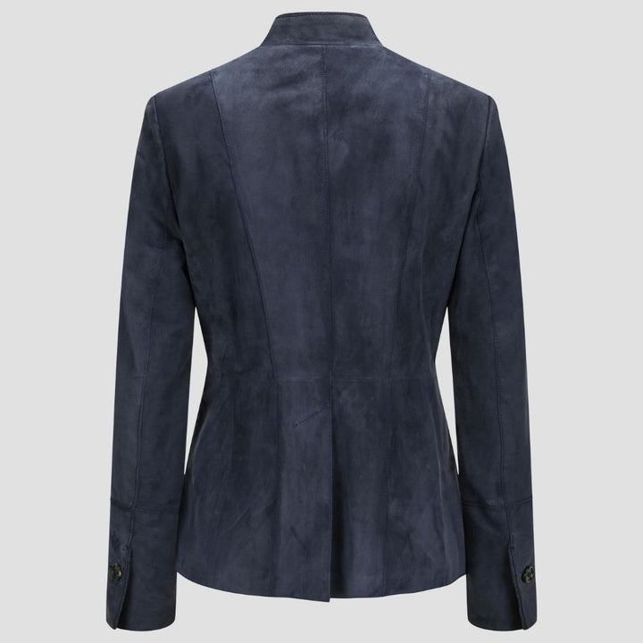 This lightweight suede women’s Trachten coat is designed for all-weather use, combining high-quality suede with classic Trachten styling for comfort in every season.