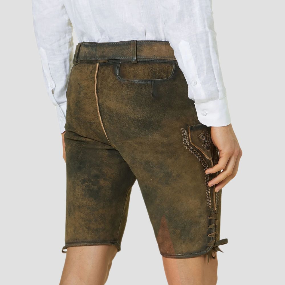 These comfortable men’s Lederhose offer the perfect combination of style and comfort, ideal for Oktoberfest and cultural festivities