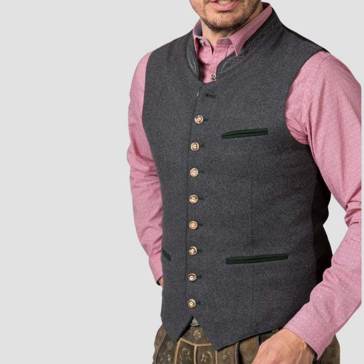 Add a distinguished touch to your wardrobe with this Trachten vest, featuring an embossed collar that blends classic Bavarian design with modern elegance.