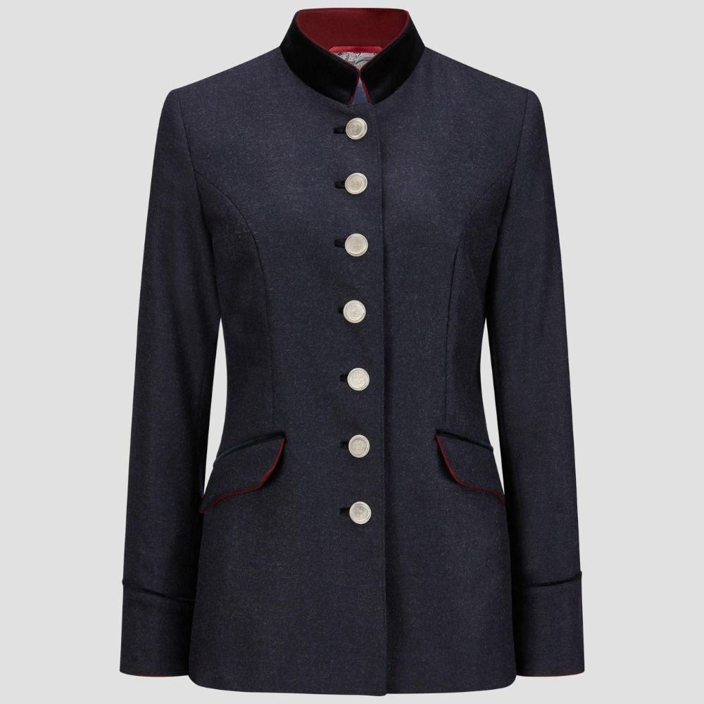  Shop high-quality women’s Trachten jacket with velvet lining. A luxurious blend of traditional Bavarian style and premium comfort, perfect for festive occasions.