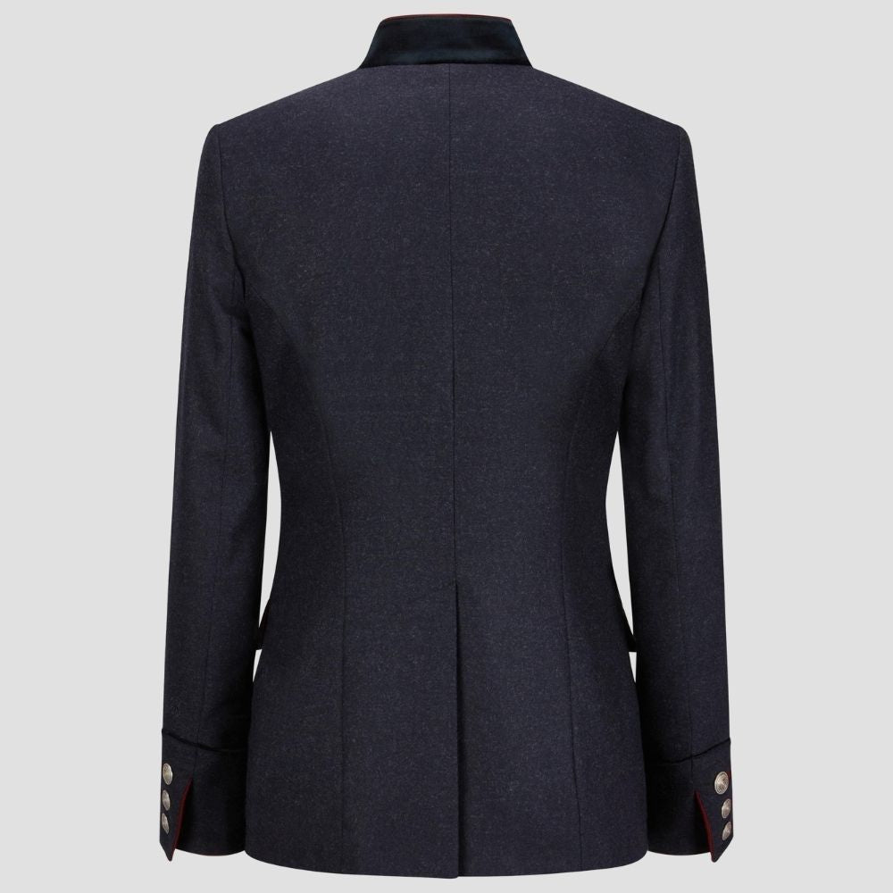 Elevate your festive look with this high-quality women’s Trachten jacket, complete with a soft velvet lining. Perfect for adding a luxurious touch to your attire.