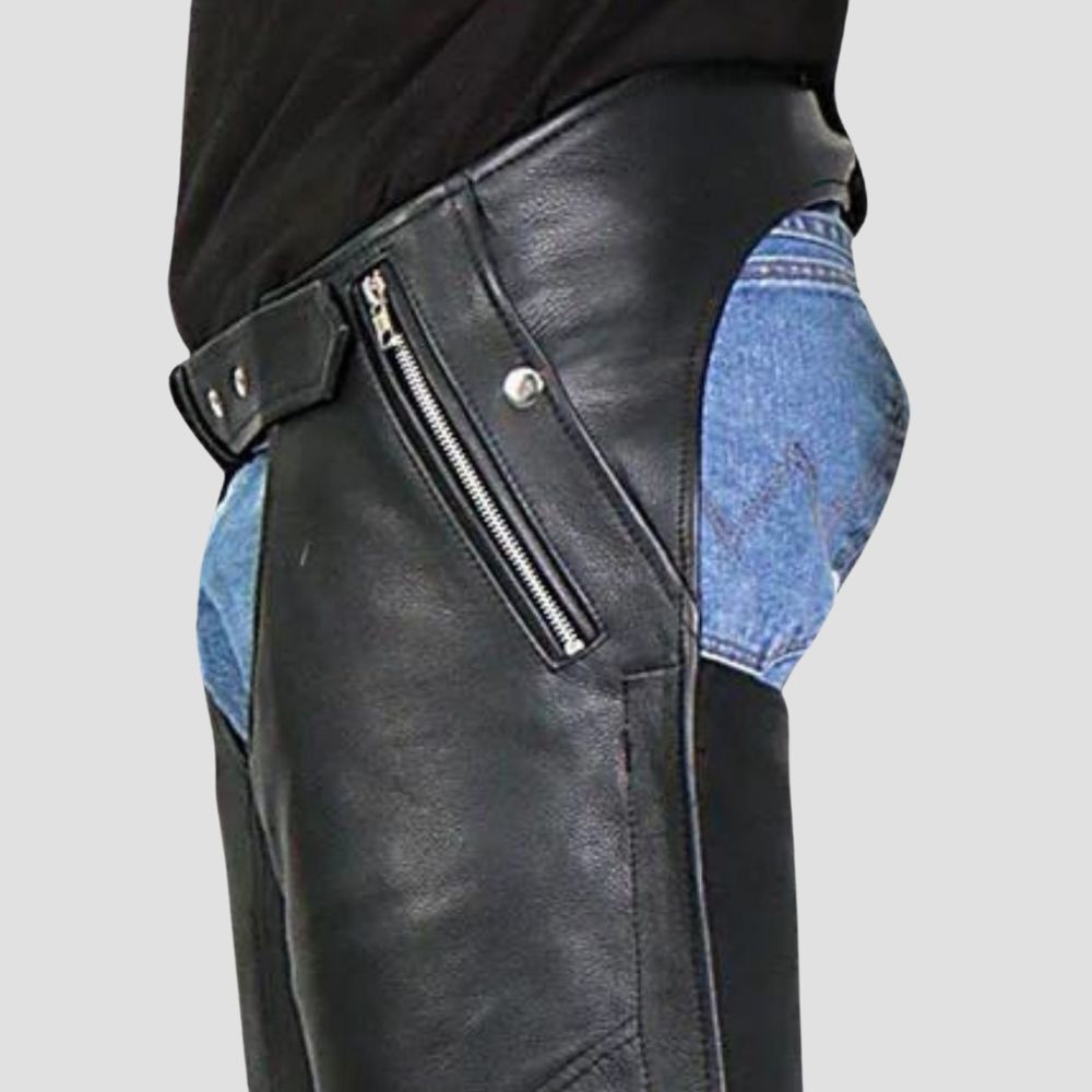 These high-quality leather chaps offer the perfect blend of rugged style and functionality for any outdoor or riding activity.