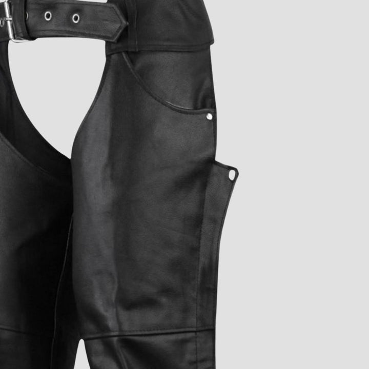 Stay comfortable and stylish on your rides with these top-quality leather chaps, perfect for both motorcycle riding and rugged outdoor activities.