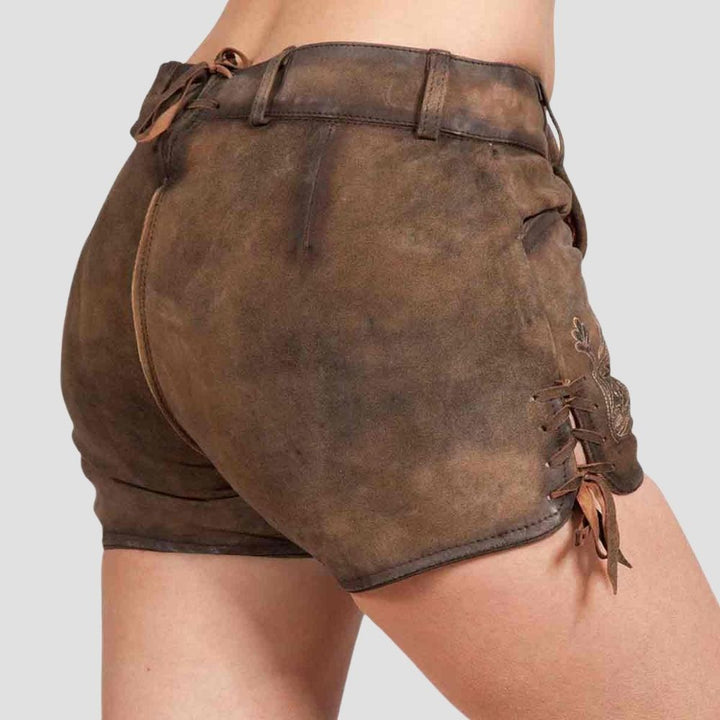 These stylish women’s lederhosen offer a trendy update to traditional Oktoberfest fashion. Designed for a fashionable yet authentic look at cultural events.