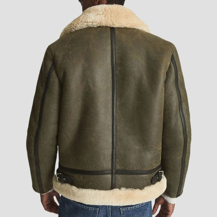 Stay stylish and comfortable in the lightweight Aviator B3 shearling jacket, a versatile piece that pairs well with any winter outfit.