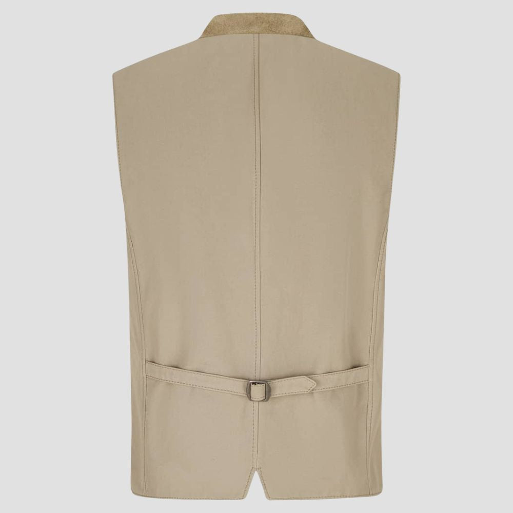 Celebrate Oktoberfest in style with this sleek men’s leather vest, designed to elevate your look for cultural and traditional celebrations.