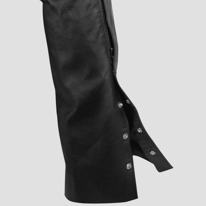 Designed for durability and comfort, these leather chaps are ideal for outdoor adventures and motorcycle rides.