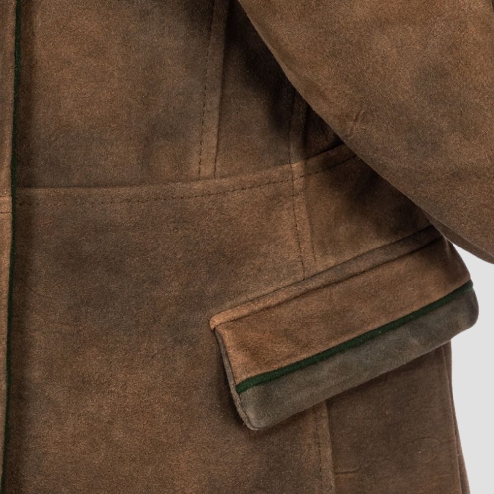  This handcrafted women’s suede Trachten jacket provides both chic warmth and authenticity, ideal for adding sophistication to your cultural celebrations.