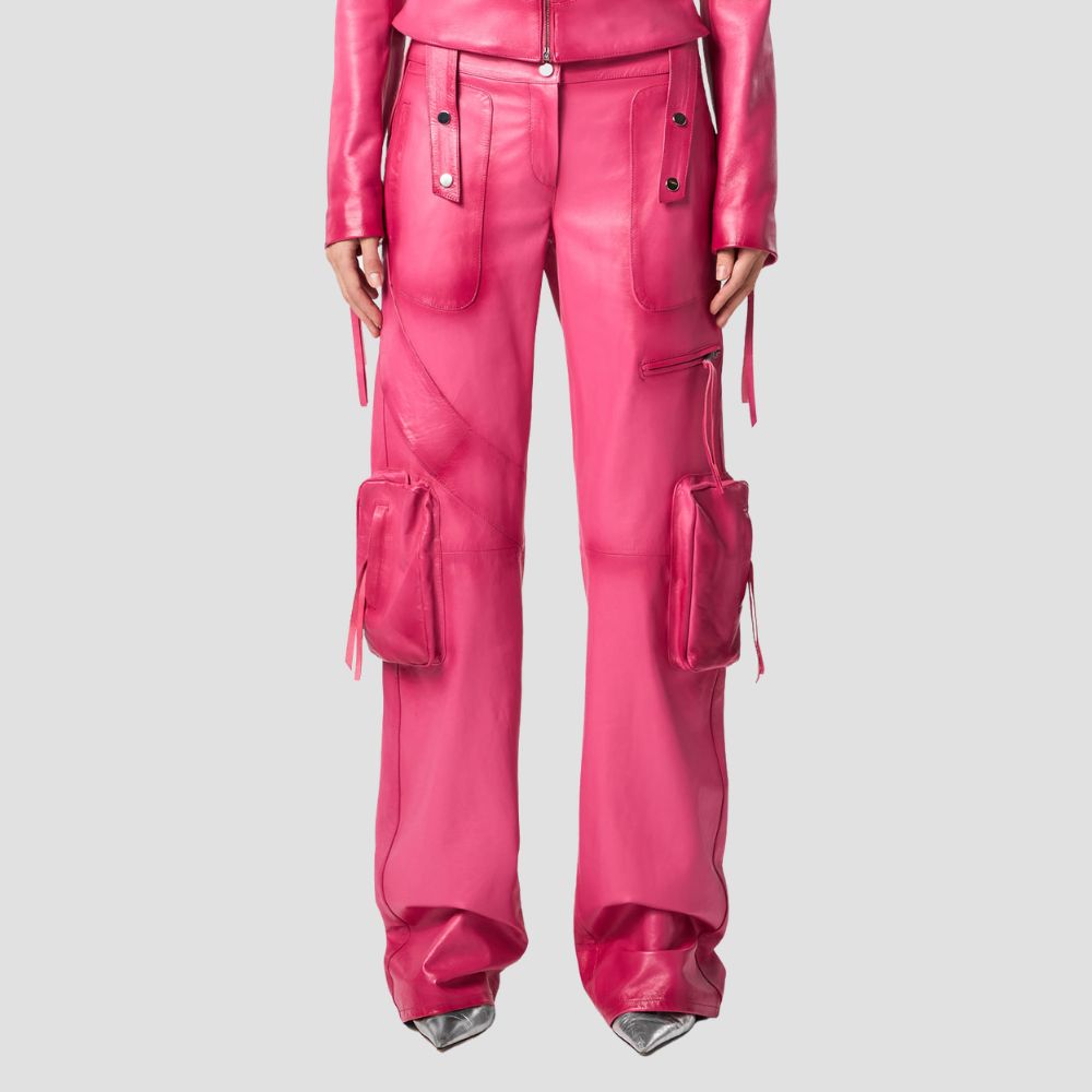 Perfect for everyday wear, these women’s cargo leather pants offer both comfort and a chic utility vibe.