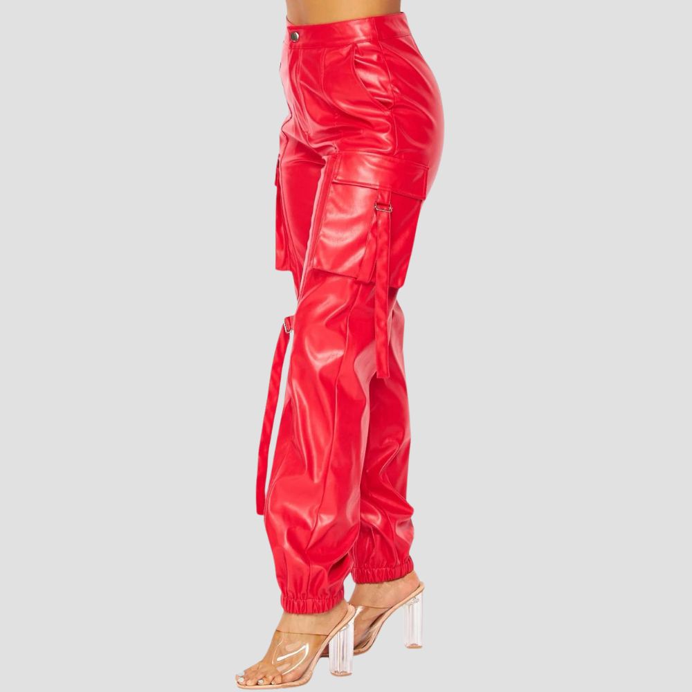 Enjoy the best of both worlds with these stylish and comfortable leather cargo pants designed for everyday wear.