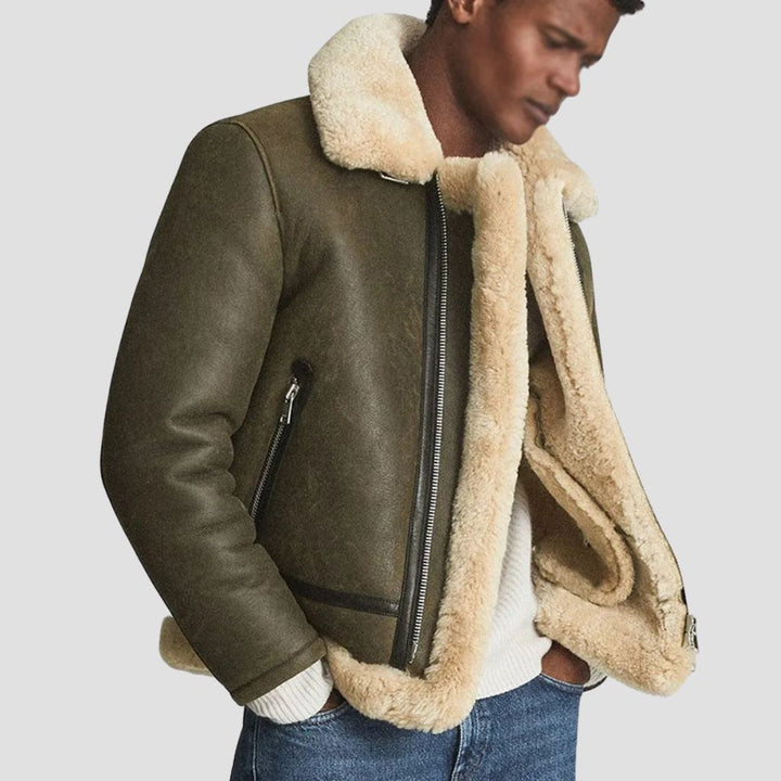 Designed for versatility, this lightweight Aviator B3 shearling jacket provides cozy warmth and sleek styling for everyday wear.