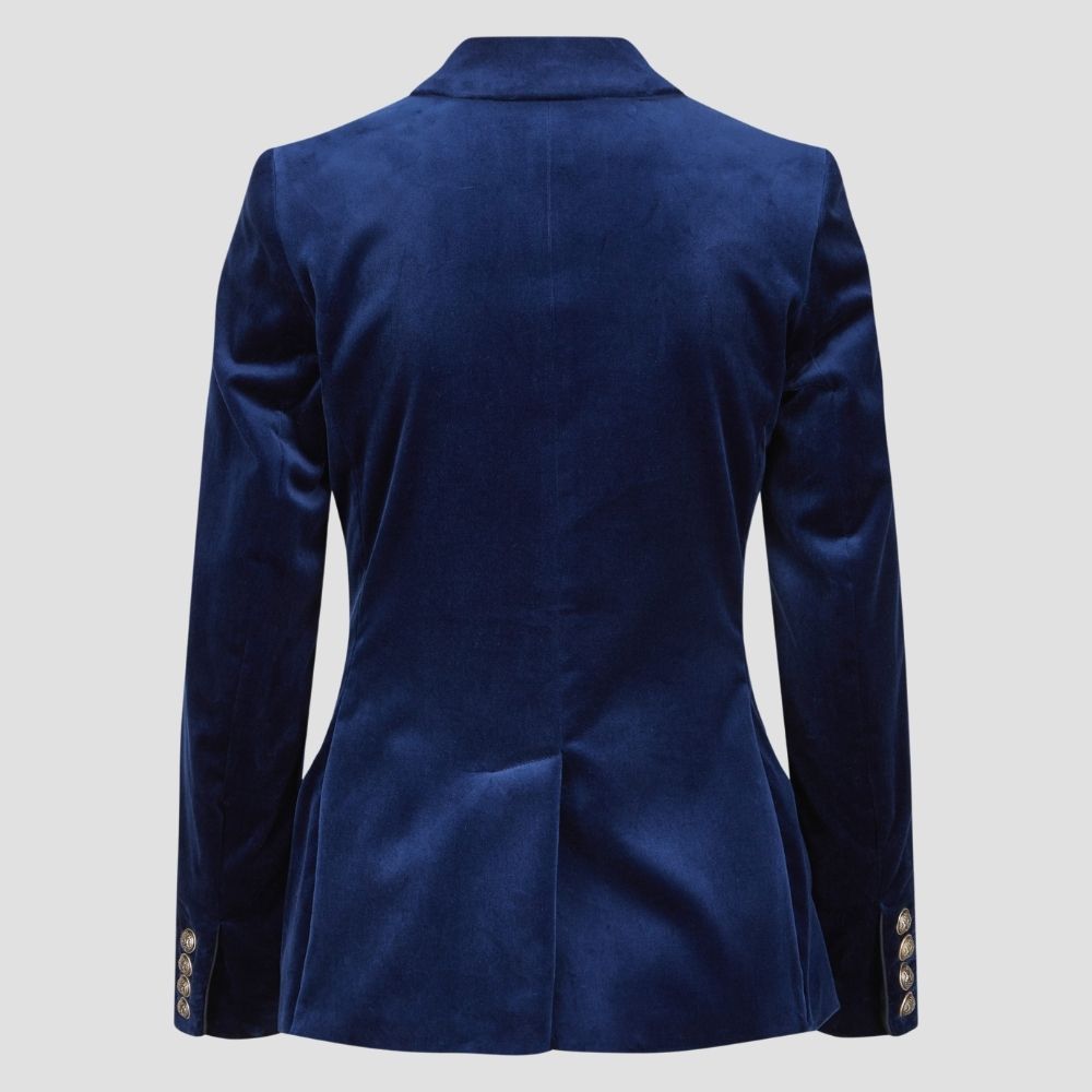  This women’s velvet-lined Trachten blazer is warm and stylish, perfect for the season. Its combination of luxury velvet and traditional Bavarian design makes it ideal for any event.