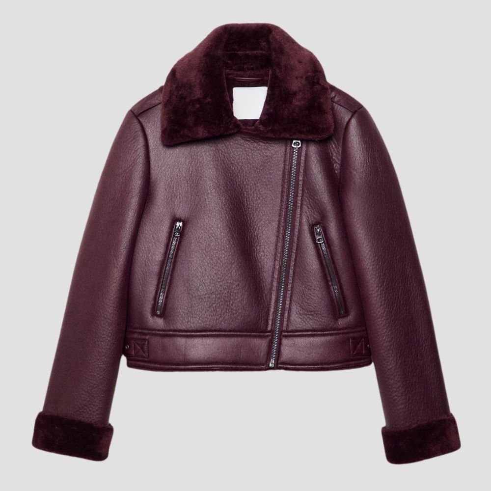Stay comfortable and fashionable in this premium women’s B3 bomber jacket. Crafted for ultimate cold weather, it offers shearling warmth and a sleek leather finish.