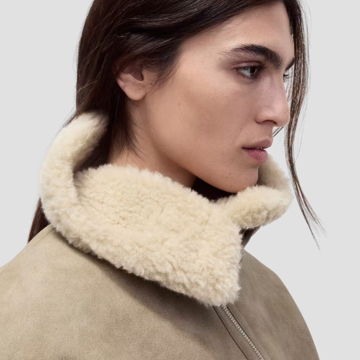 This women’s Sherpa leather jacket is the ultimate choice for stylish outdoor adventures. With a cozy Sherpa lining and sleek leather exterior, it ensures both warmth and flair.